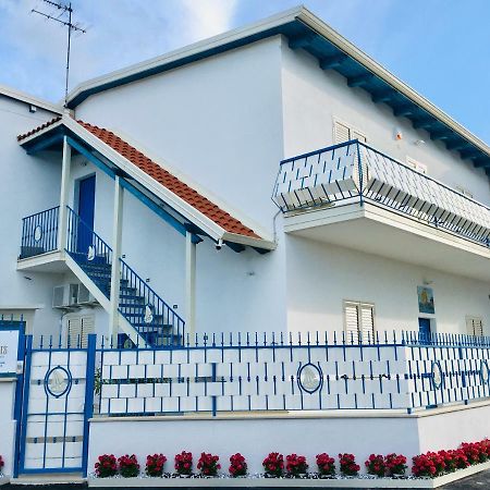 Oudeis Holidays Apartments トロペーア エクステリア 写真