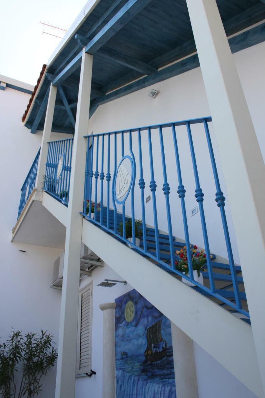 Oudeis Holidays Apartments トロペーア エクステリア 写真